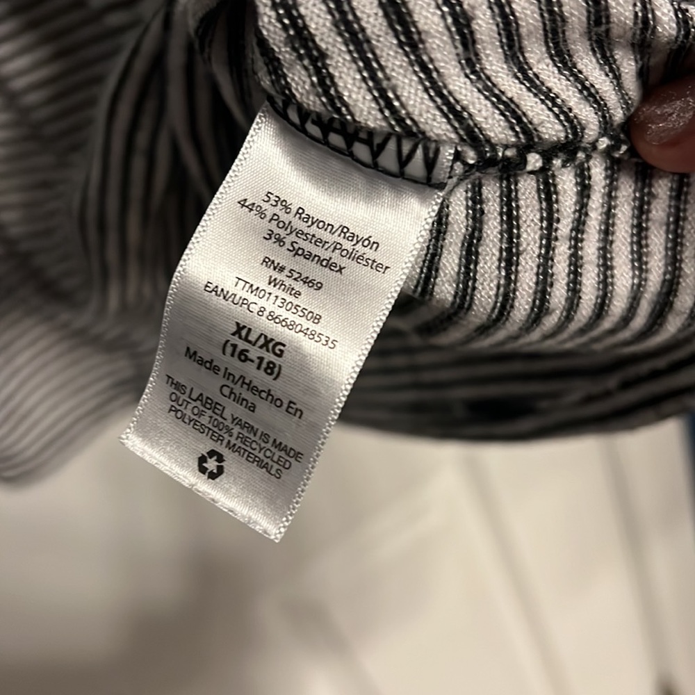 Time and Tru Maternity/Nursing Top- Size XL - Picture 3 of 4